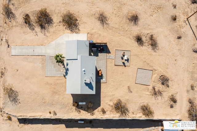 4742 Avenida La Flora Desierta, Joshua Tree CA: https://media.crmls.org/mediaz/29d96e73-b263-4a3b-9e30-7aef1d732968.jpg