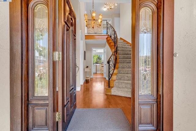 38 Barcelona Pl, Danville CA: https://media.crmls.org/mediaz/29d9b4f1-d40a-4cd5-a1cd-cae384bca82e.jpg