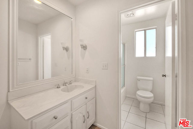 4311 Colfax Avenue, Studio City CA: https://media.crmls.org/mediaz/29da4c27-1249-41d9-bf79-c5bc9d65cc1c.jpg