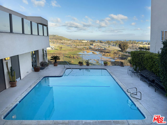 23901 Civic Center Way, Malibu CA: https://media.crmls.org/mediaz/29da637f-f657-451c-82bd-c02f3b229d2d.jpg