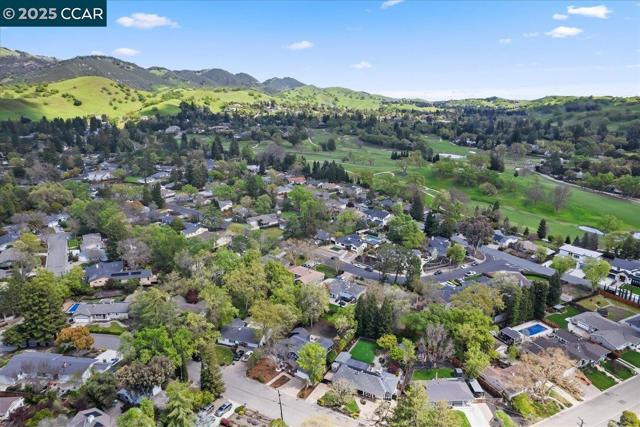 158 Pulido Rd, Danville CA: https://media.crmls.org/mediaz/29da7fc6-227f-4fba-a2ef-9f153b13a115.jpg
