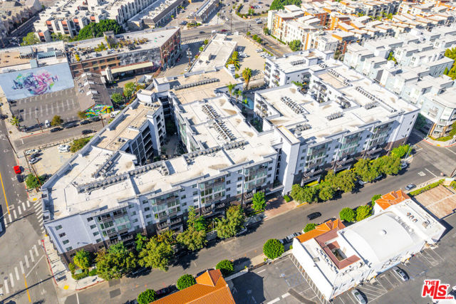 629 Traction Avenue, Los Angeles CA: https://media.crmls.org/mediaz/29dad5fc-7814-4fb0-93bb-70374db209c5.jpg