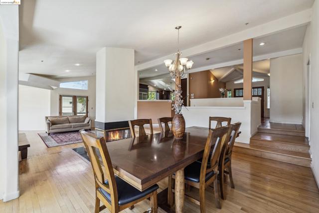 2335 Tunnel Rd, Oakland CA: https://media.crmls.org/mediaz/29daf40f-04e0-410f-a31f-3cb2ac202c8f.jpg