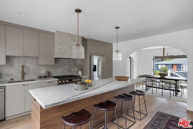 5215 Parkglen Avenue, Los Angeles CA: https://media.crmls.org/mediaz/29db0d04-e782-4c12-84fc-d060a720f215.jpg