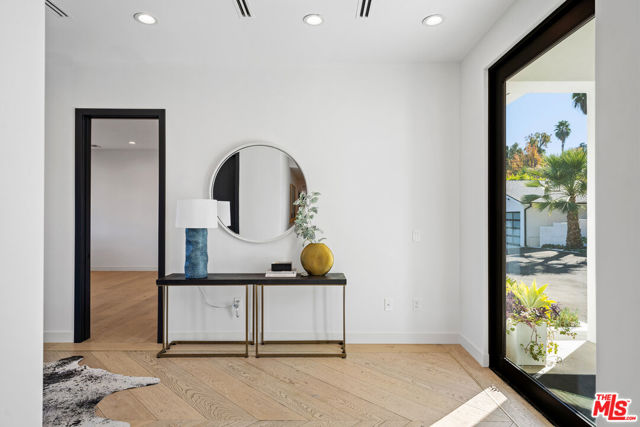 19536 Wells Drive, Tarzana CA: https://media.crmls.org/mediaz/29db2007-508f-4ec6-97fd-47afbd820c38.jpg