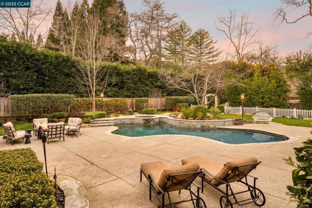 45 Lark Pl, Alamo CA: https://media.crmls.org/mediaz/29db6ac3-e708-4275-8464-dcbcd75d967a.jpg