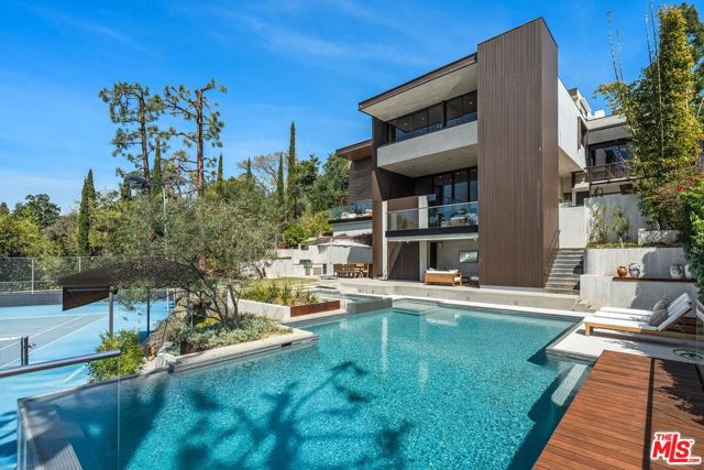 1005 Elden Way, Beverly Hills CA: https://media.crmls.org/mediaz/29db6d34-adb0-4beb-9632-ca6b5f51ae43.jpg