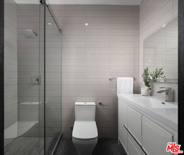 3820 Knobhill Drive, Sherman Oaks CA: https://media.crmls.org/mediaz/29dbb366-eb63-4a55-b281-49edfcfbb77a.jpg