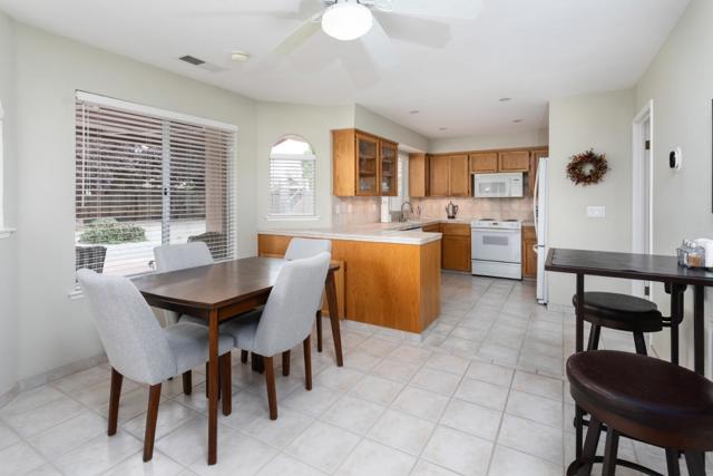 847 Amber Avenue, Clovis CA: https://media.crmls.org/mediaz/29dc3a52-1a33-4dcf-a38b-d6e179ba97e7.jpg