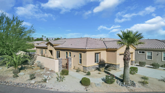 Image 4 of 48 For 67252 Zuni Court