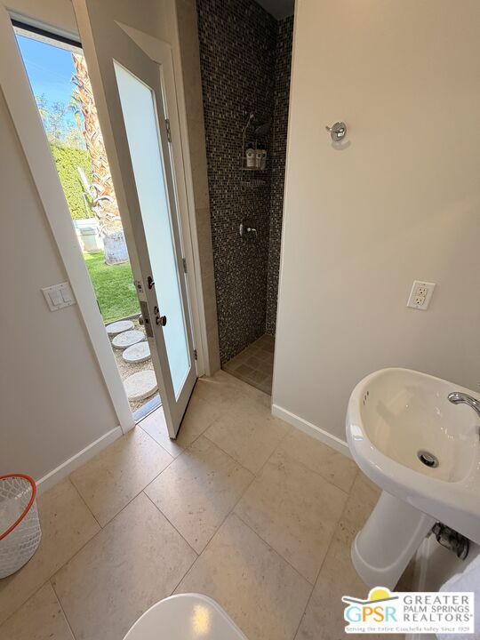 290 W Lilliana Drive, Palm Springs CA: https://media.crmls.org/mediaz/29dc4924-a193-4c44-91fc-8d2e7f4d28b7.jpg