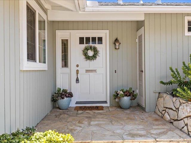 1051 La Reina, San Marcos CA: https://media.crmls.org/mediaz/29dc5d1f-dea4-4f37-9dfd-97f88cbfb0d2.jpg