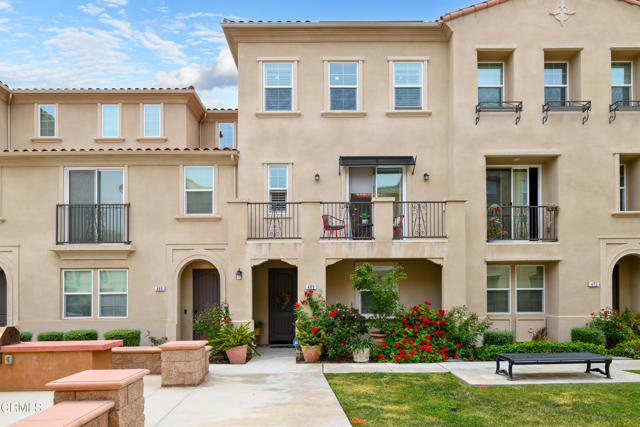 469 Pecana Street, Camarillo CA: https://media.crmls.org/mediaz/29dc79f3-92fb-4e68-a89d-e04173152a12.jpg