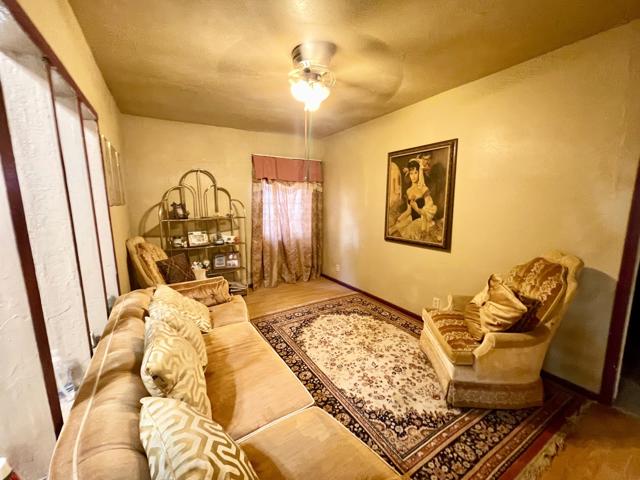 3550 W Hobson Way, Blythe CA: https://media.crmls.org/mediaz/29dcc48e-1938-4ef3-8af0-9f8c03d9ad63.jpg