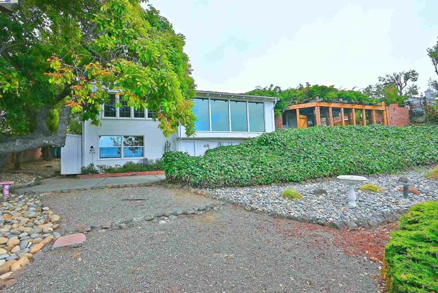1380 E Juana Ave, San Leandro CA: https://media.crmls.org/mediaz/29dcde22-164b-44cf-9994-171b672c961c.jpg