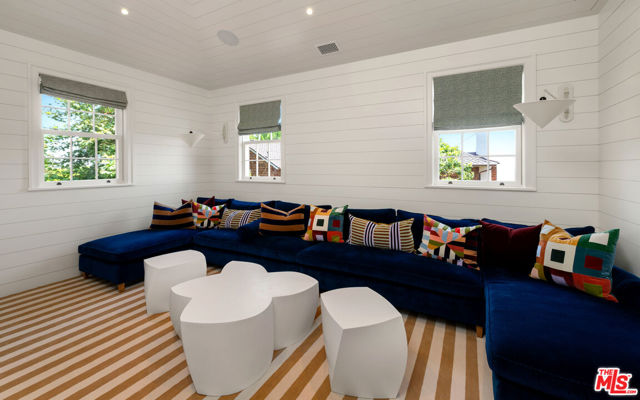 525 Spoleto Drive, Pacific Palisades CA: https://media.crmls.org/mediaz/29dcf549-a0bc-489f-8b7a-71d1ab1fc97b.jpg