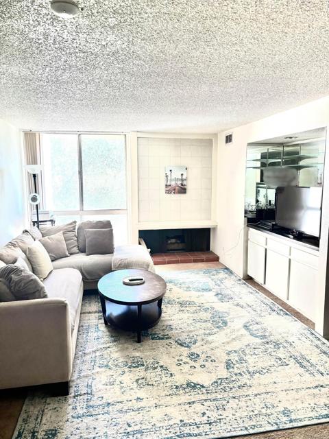 Detail Gallery Image 8 of 19 For 6202 Friars Rd #302,  San Diego,  CA 92108 - 2 Beds | 1 Baths