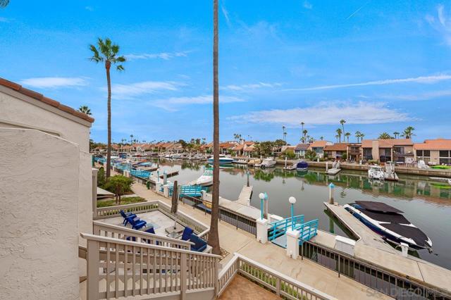 94 Kingston Ct W, Coronado CA: https://media.crmls.org/mediaz/29dd4cc4-702f-463e-b5ea-203cb04efd7b.jpg