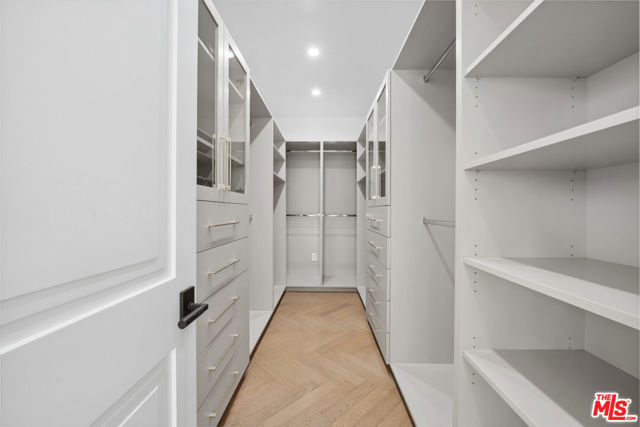 4539 Longridge Avenue, Sherman Oaks CA: https://media.crmls.org/mediaz/29dec8a2-fd0e-4029-828e-7a2d90931a56.jpg