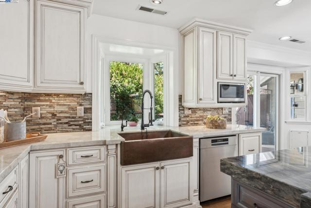 4613 Mirador Dr, Pleasanton CA: https://media.crmls.org/mediaz/29df1967-2d18-414e-a626-14e20d7824a3.jpg