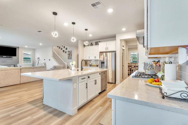 172 Vienna Way, Hollister CA: https://media.crmls.org/mediaz/29df33f8-f9c7-47e9-a3d1-b03419a803ab.jpg