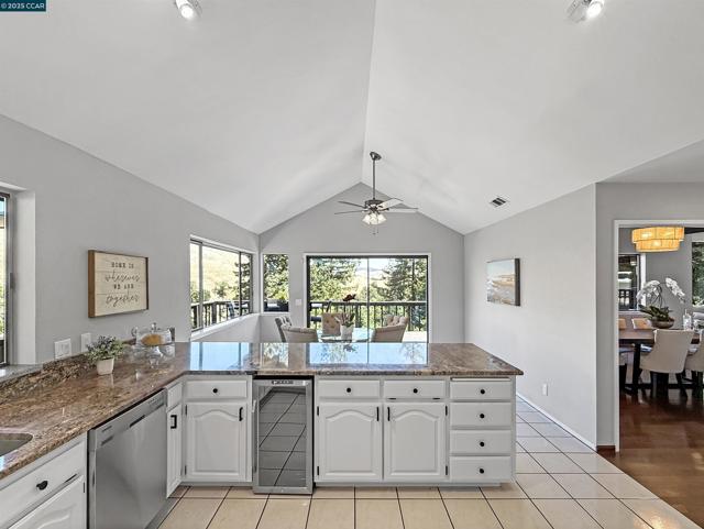 130 Hillcroft Way, Walnut Creek CA: https://media.crmls.org/mediaz/29df8a45-6b8a-4d41-82ba-b7ea6a948840.jpg