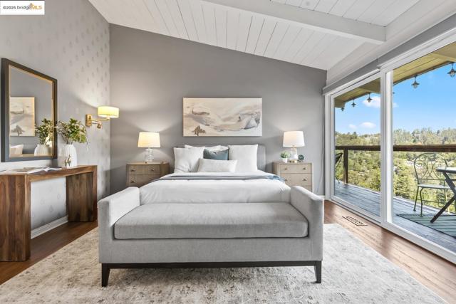 6533 Chelton DR, Oakland CA: https://media.crmls.org/mediaz/29dfb5e5-f3d4-410b-a711-e9e47de3a956.jpg