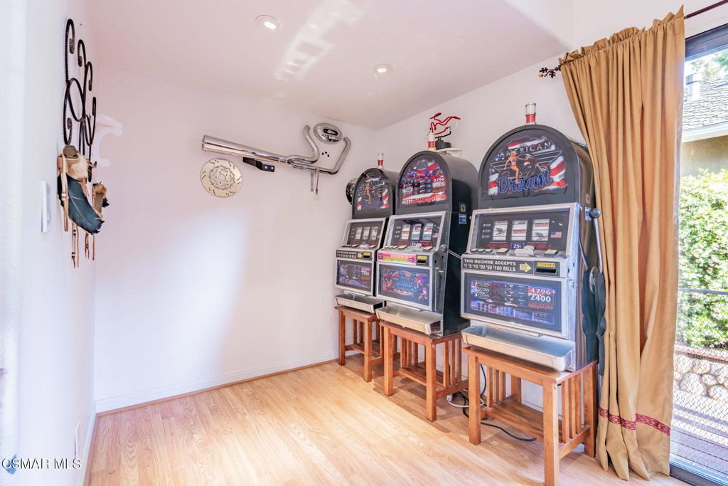 https://media.crmls.org/mediaz/29e00d78-8a00-4f4e-bedd-08719d2f4194.jpg?preset=X-Large