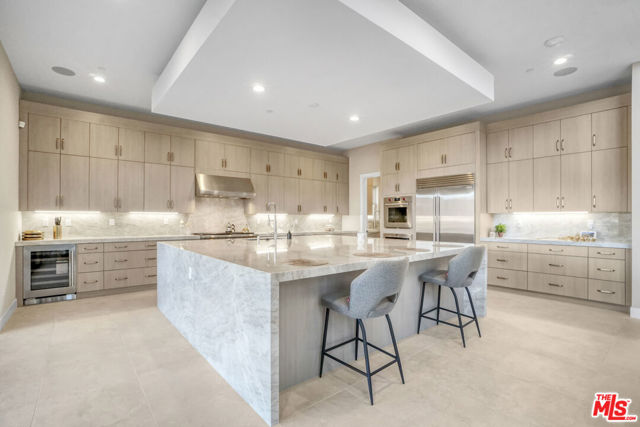 11848 N Hillsborough Lane, Porter Ranch CA: https://media.crmls.org/mediaz/29e07eb3-5fdc-4a84-9081-6c24b6a7f458.jpg