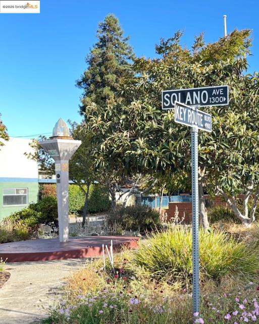 840 Key Route Blvd, Albany CA: https://media.crmls.org/mediaz/29e09a47-11f1-400c-b260-45d2c1bbcf05.jpg