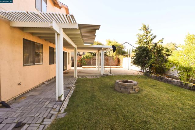 4632 Country Hills Dr, Antioch CA: https://media.crmls.org/mediaz/29e0e337-f751-41dd-a921-cf3d3bb07b83.jpg