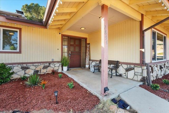 Detail Gallery Image 2 of 23 For 2894 Scenic View Rd, Alpine,  CA 91901 - 3 Beds | 3 Baths