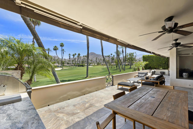 44970 Desert Horizons Drive, Indian Wells CA: https://media.crmls.org/mediaz/29e14e5a-6f3f-4641-90a0-fd41a8ee7604.jpg
