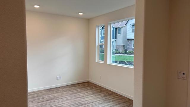 2817 Earthened Walk, Sacramento CA: https://media.crmls.org/mediaz/29e1cbc1-d632-4d15-bbf1-1976f20270ab.jpg