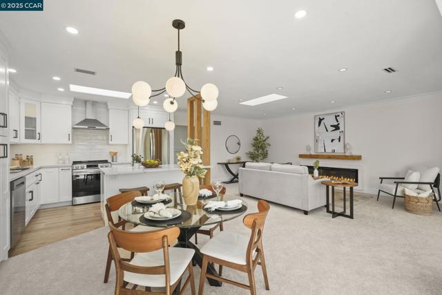 1364 Running Springs Rd, Walnut Creek CA: https://media.crmls.org/mediaz/29e1da01-14a9-4c3c-91f6-d03703ede2ef.jpg