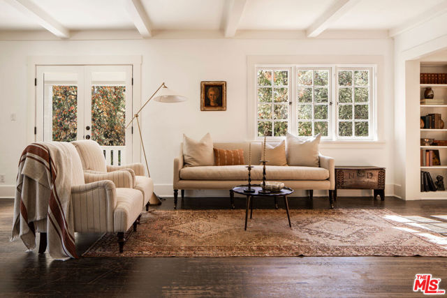 2107 Santa Rosa Avenue, Altadena CA: https://media.crmls.org/mediaz/29e2631d-fd58-4ec6-979d-a1ddeb8d79ba.jpg