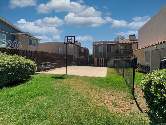 12553 Mapleview Street, Lakeside CA: https://media.crmls.org/mediaz/29e29fa3-7534-47eb-b27a-2496585a56e1.jpg