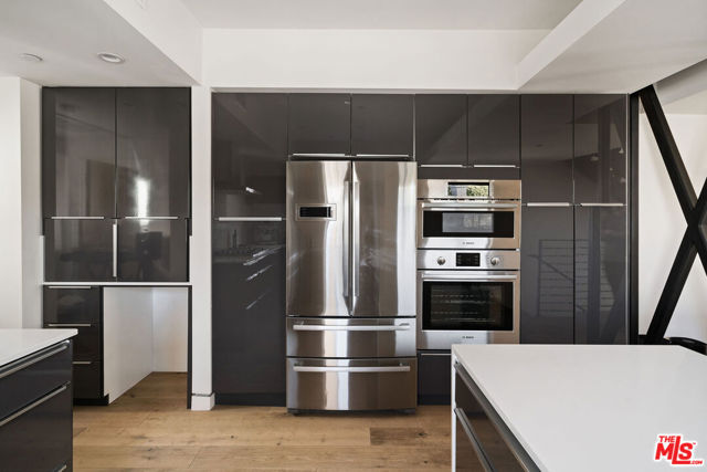 820 N Formosa Avenue, Los Angeles CA: https://media.crmls.org/mediaz/29e2e578-f307-44e4-8f0e-26b947b09aa2.jpg