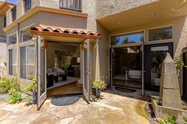 1466 Caminito Solidago, La Jolla CA: https://media.crmls.org/mediaz/29e36a3f-85cc-4116-8c9a-e34da365af6e.jpg