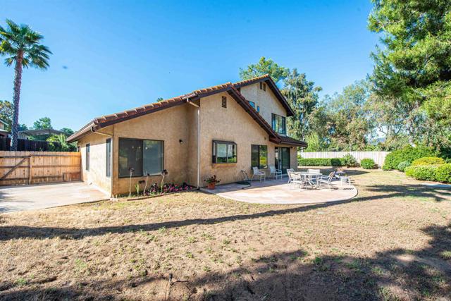 2432 Live Oak Road, Escondido CA: https://media.crmls.org/mediaz/29e3c56f-94b5-49f8-b93c-3abb20a07bf7.jpg