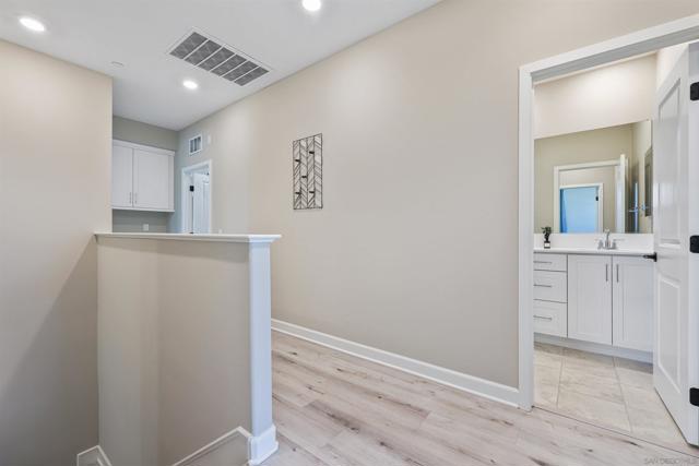 2065 Carol Lee Ln, Escondido CA: https://media.crmls.org/mediaz/29e3e54b-69b7-423d-a347-1c5d0bdd8ce6.jpg