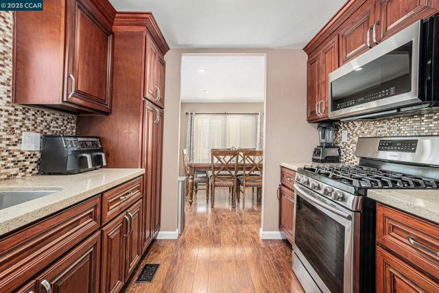 75 E Bolton Rd, Oakley CA: https://media.crmls.org/mediaz/29e4382c-ff9f-4447-98e8-87748d4028fa.jpg