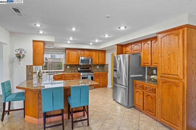 1429 BLUESAGE COURT, Tracy CA: https://media.crmls.org/mediaz/29e455cb-9325-498a-b226-0d04d60b09d4.jpg