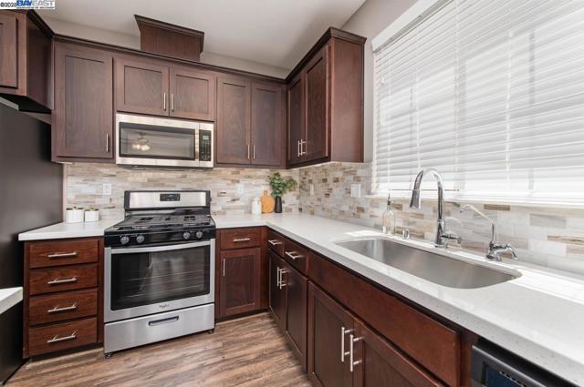 397 Baja Ct, Brentwood CA: https://media.crmls.org/mediaz/29e480ff-58fc-4b18-ae9f-d47689c1810c.jpg