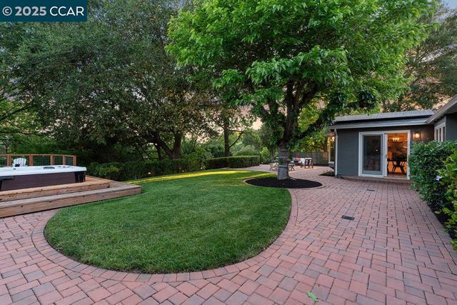 3159 Lucas Dr, Lafayette CA: https://media.crmls.org/mediaz/29e4af11-b6b3-483b-8d06-eeace5045523.jpg