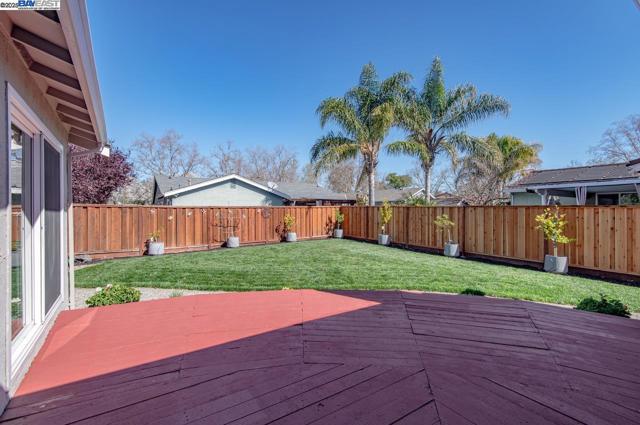 6767 Taffy Ct, Pleasanton CA: https://media.crmls.org/mediaz/29e4b604-53ee-414c-8893-2a3c127fb165.jpg