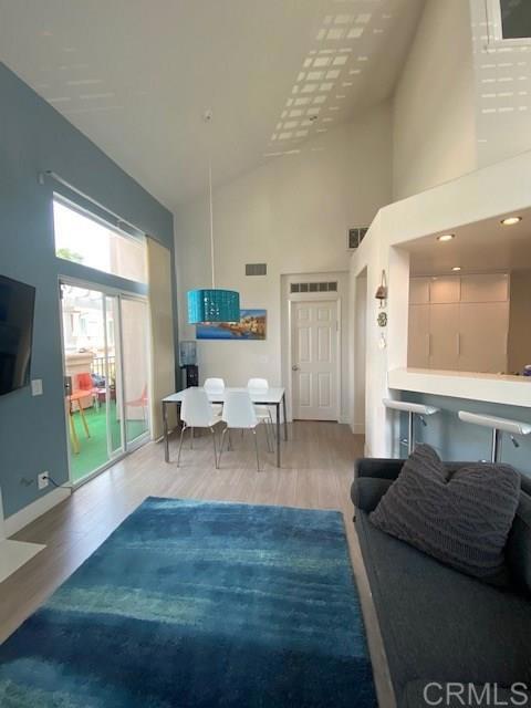 Detail Gallery Image 7 of 17 For 7215 Calabria Ct, San Diego,  CA 92122 - 2 Beds | 2 Baths