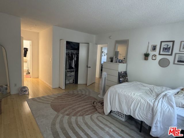2803 Arizona Avenue, Santa Monica CA: https://media.crmls.org/mediaz/29e545bd-4594-432e-8999-2c156cee1178.jpg