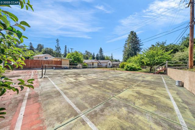 18127 Madison Ave, Castro Valley CA: https://media.crmls.org/mediaz/29e557ae-45e1-4506-b6de-4ea1b1a88695.jpg