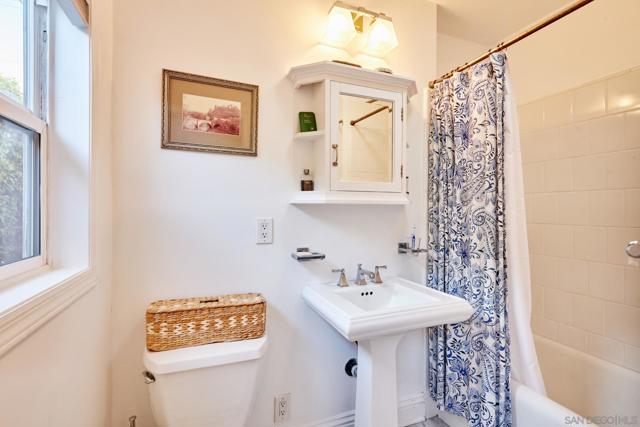 8417 Lemon Avenue, La Mesa CA: https://media.crmls.org/mediaz/29e56974-7368-4425-92ca-1ece4e4f8c46.jpg